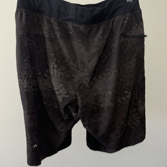 48. Lululemon T.H.E. Short Linerless 11"
The Elements Cyberspace Black MED - Picture 5 of 9